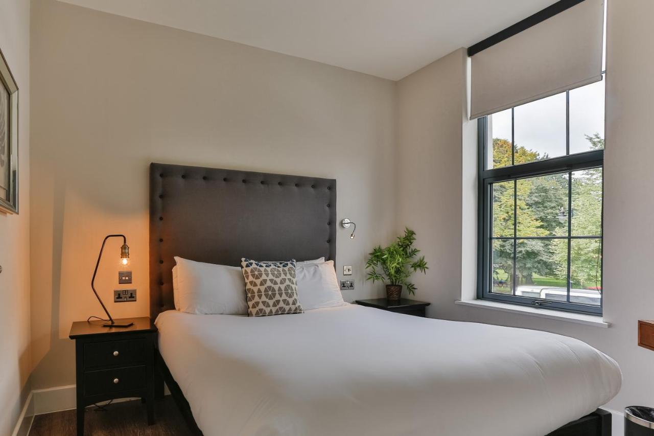 Park Lane Aparthotel By Urban Space Кардифф Экстерьер фото